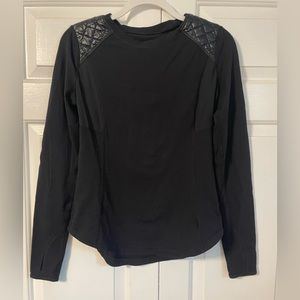Lululemon long sleeve top. Black